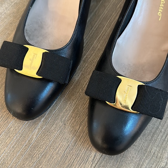 Salvatore Ferragamo Vara pumps - Picture 2 of 7